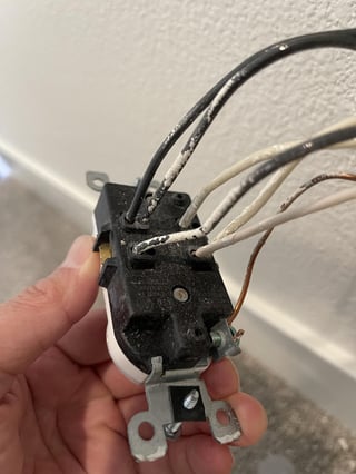 Replacing Old Electrical Outlets Replacing An Old Outlet