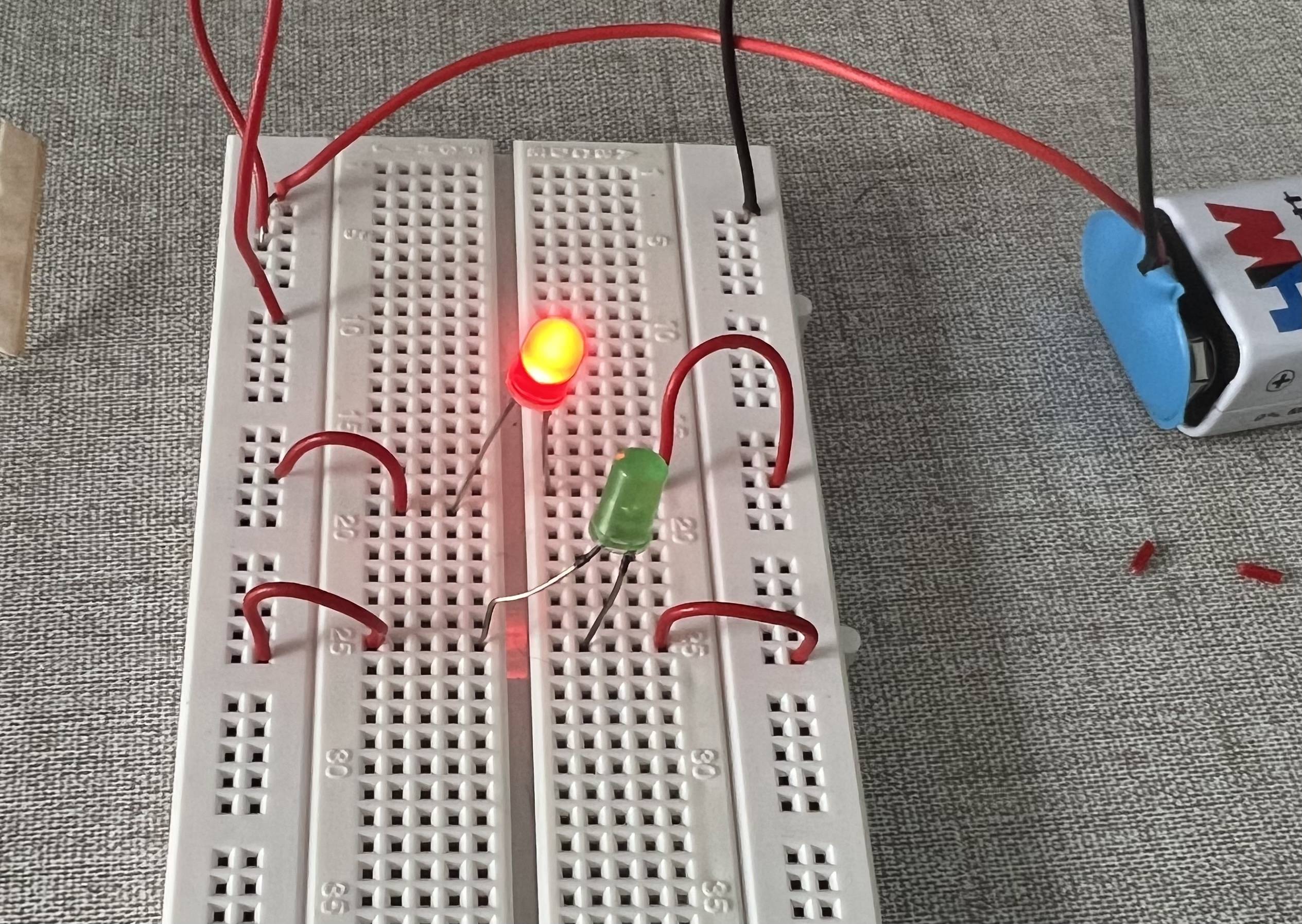 resistors Why is the green LED not lighting up? Electrical