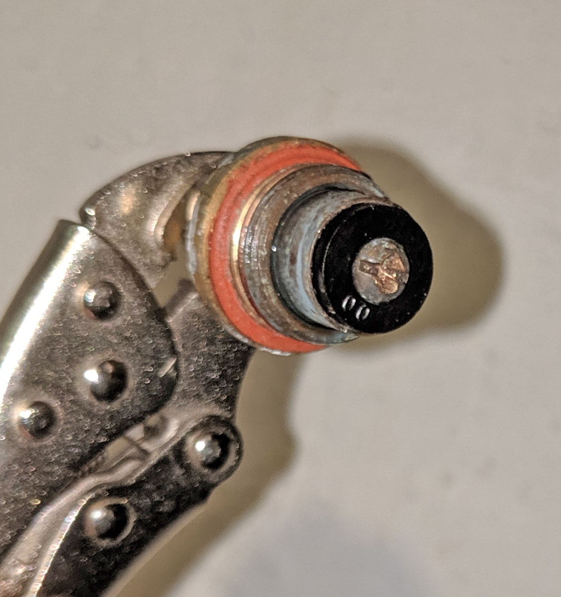 plumbing In which direction do I unscrew this utility sink faucet to