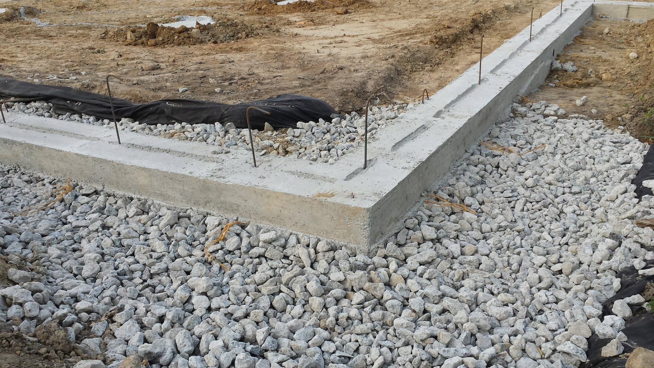 civil engineering 3 x 1 stone under footing and sump crock