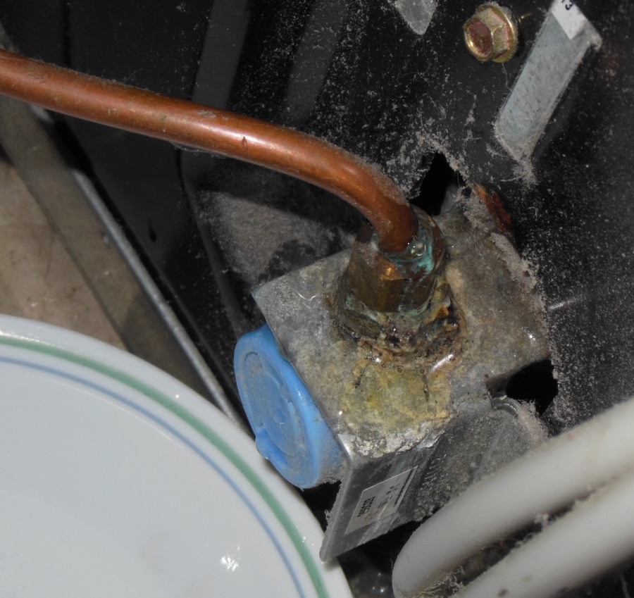 plumbing - How do I stop a leak in a refrigerator water line connection? - Home Improvement