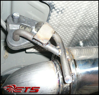 acoustics - Does the stress on exhaust hanger amplify sound