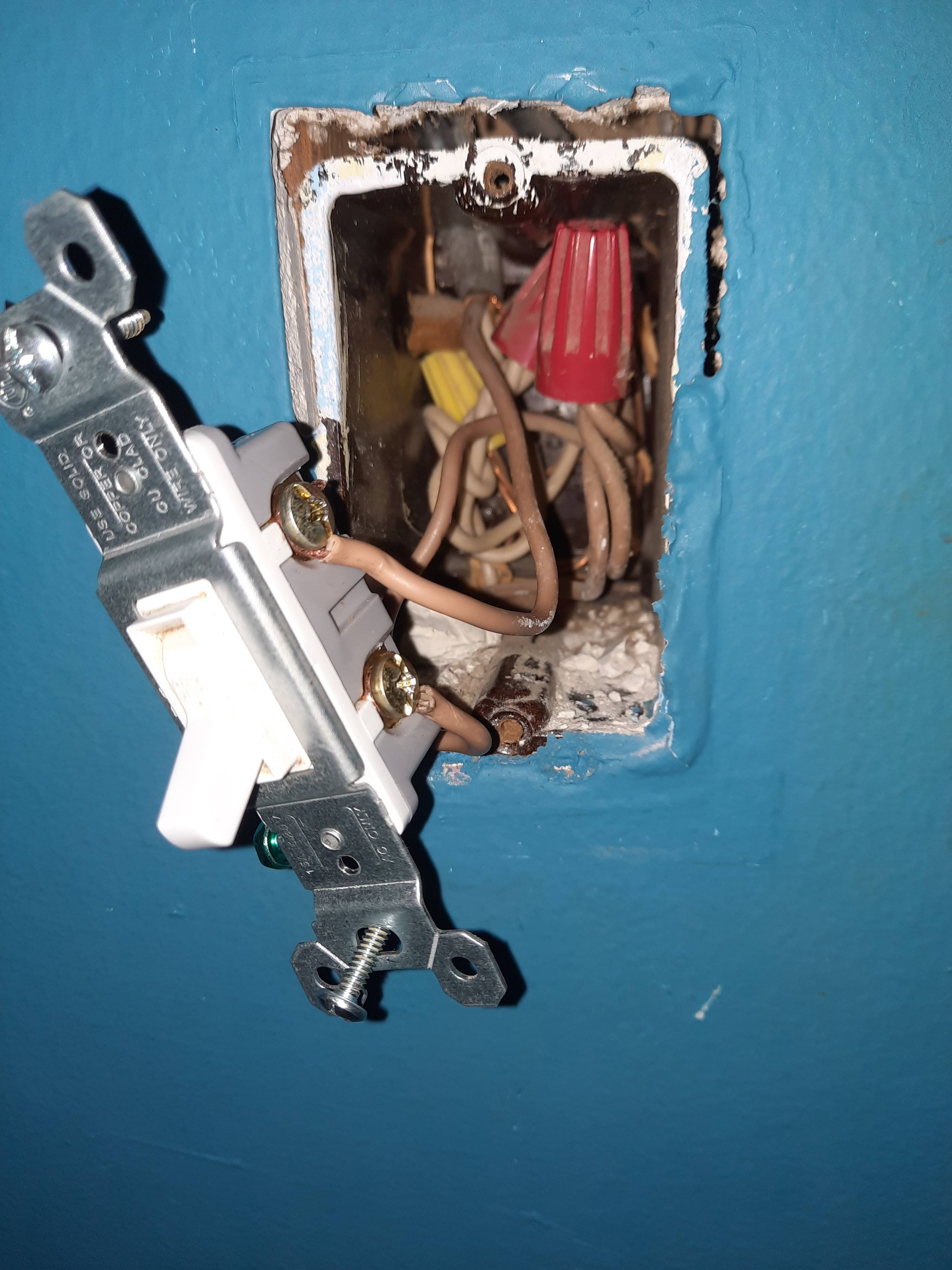 electrical - Need advice on how to wire a switch outlet combo with two