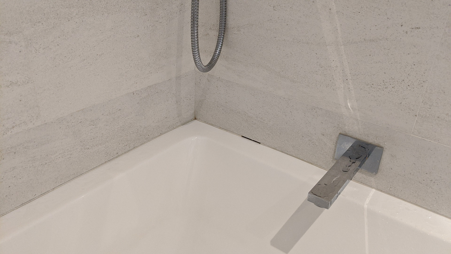 waterproofing REPAIR Bathtub caulking or grouting between acrylic