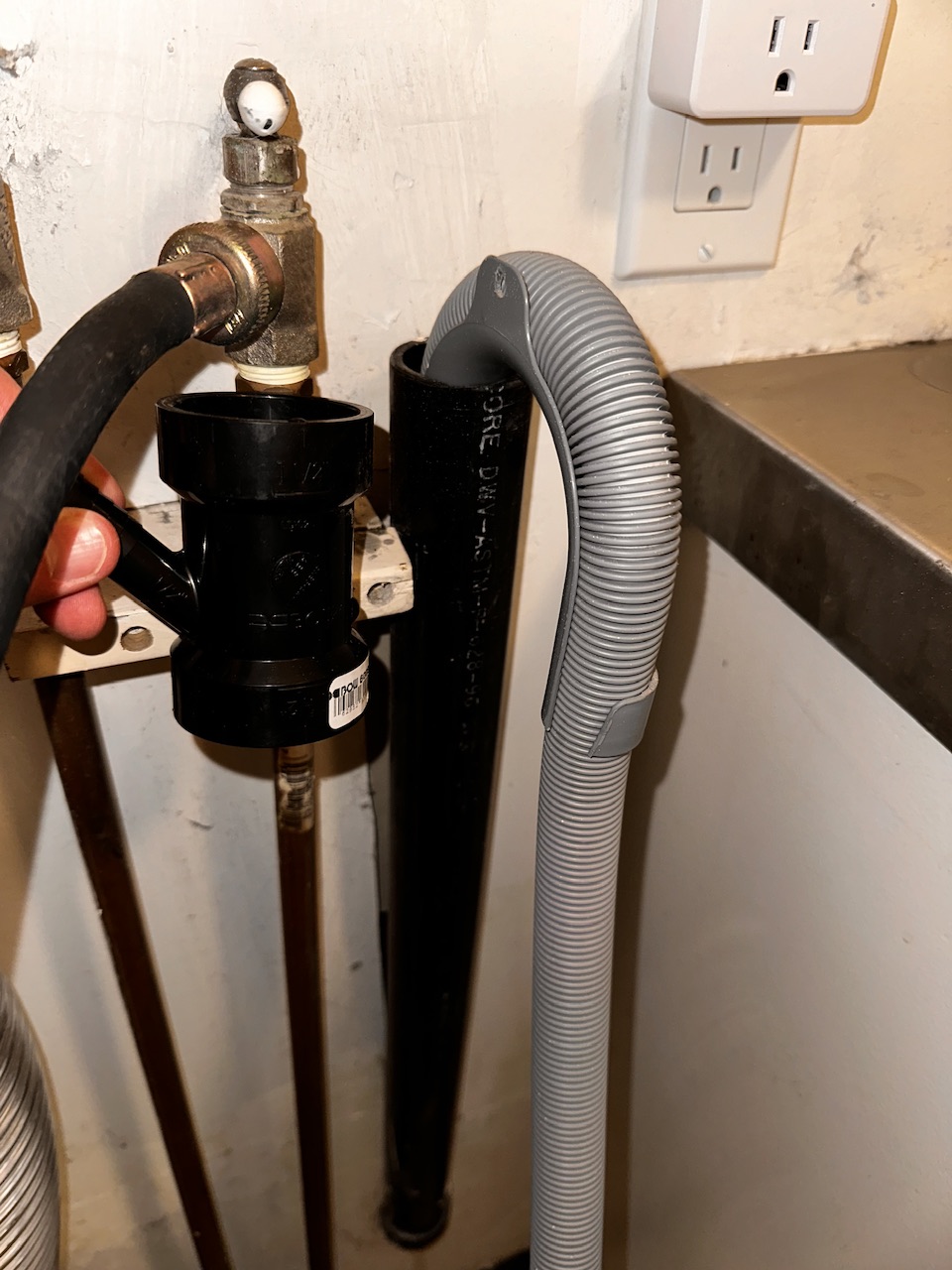 plumbing Is it easy to shorten (cut) this ABS pipe and if yes, how