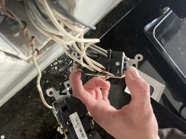 electrical - Should a 20A outlet circuit have #14 wire on it? - Home