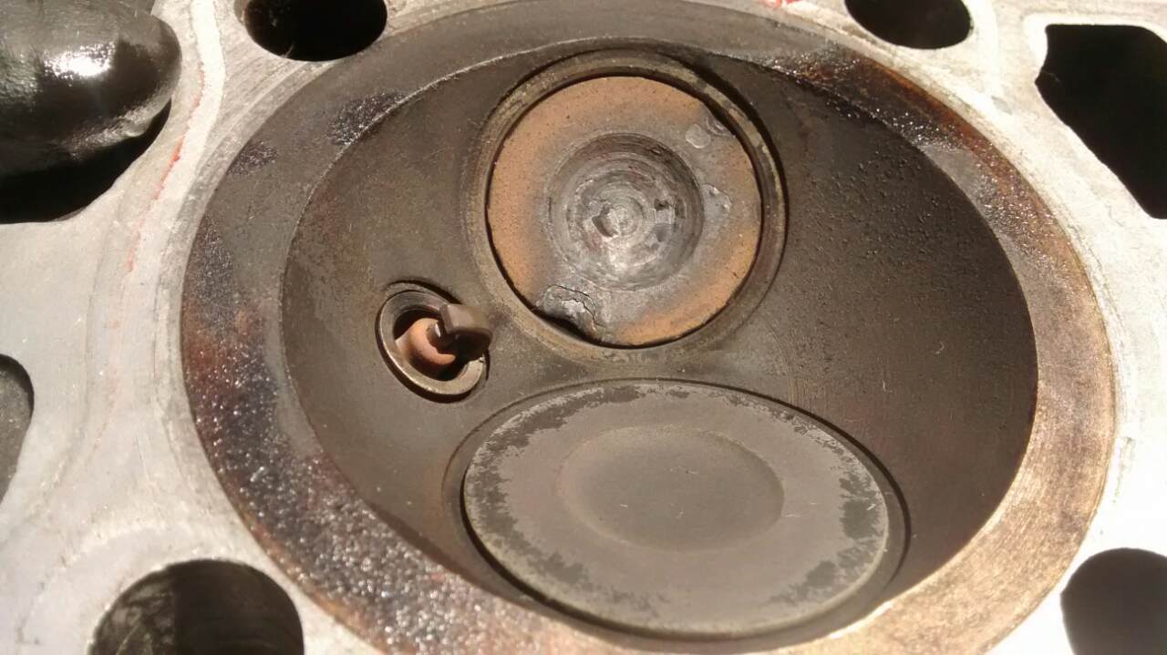 motorcycle - Help me diagnose the cause of this intake valve burn