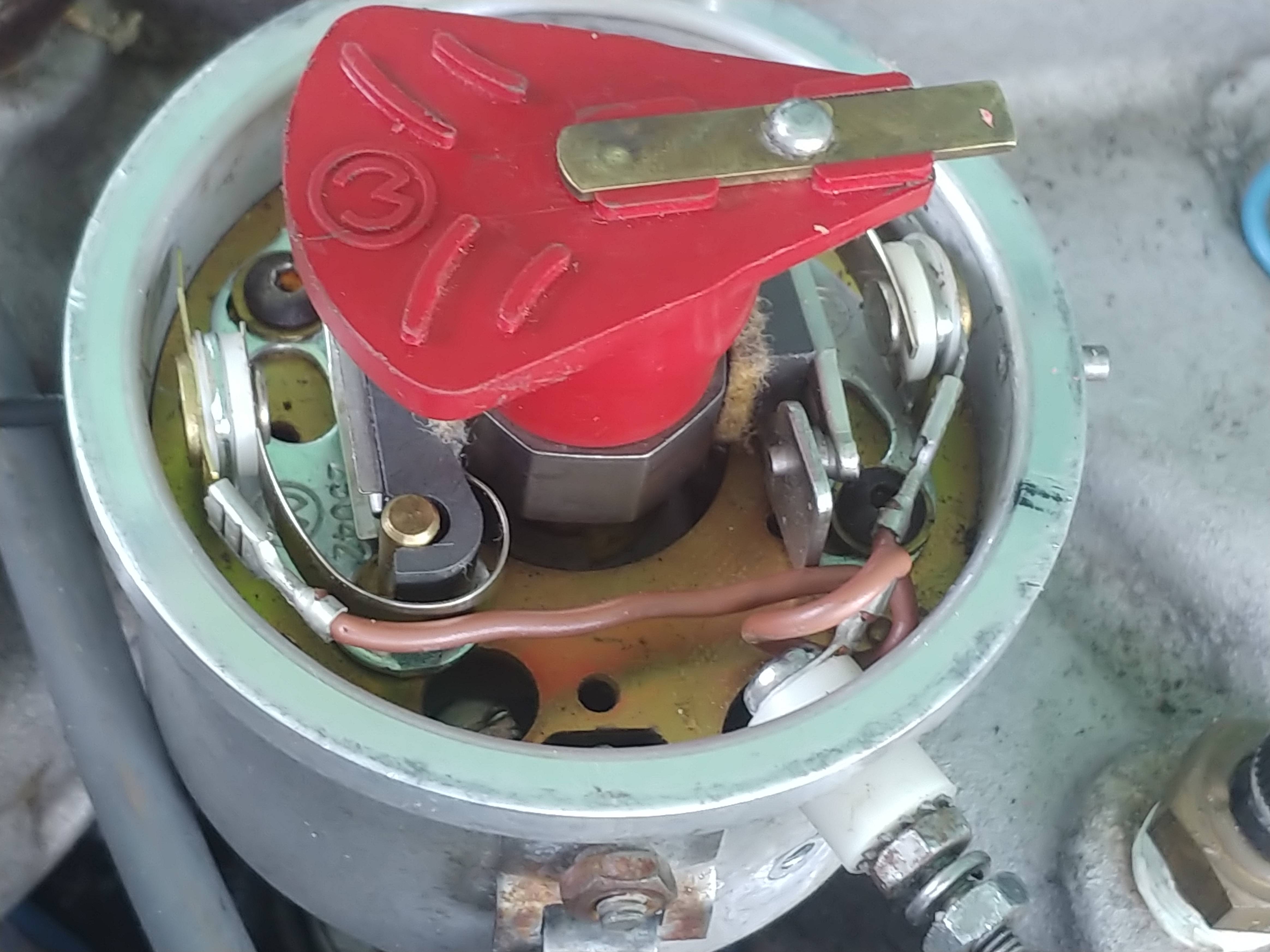 What is the expected voltage of a coil to a distributor supposed to be