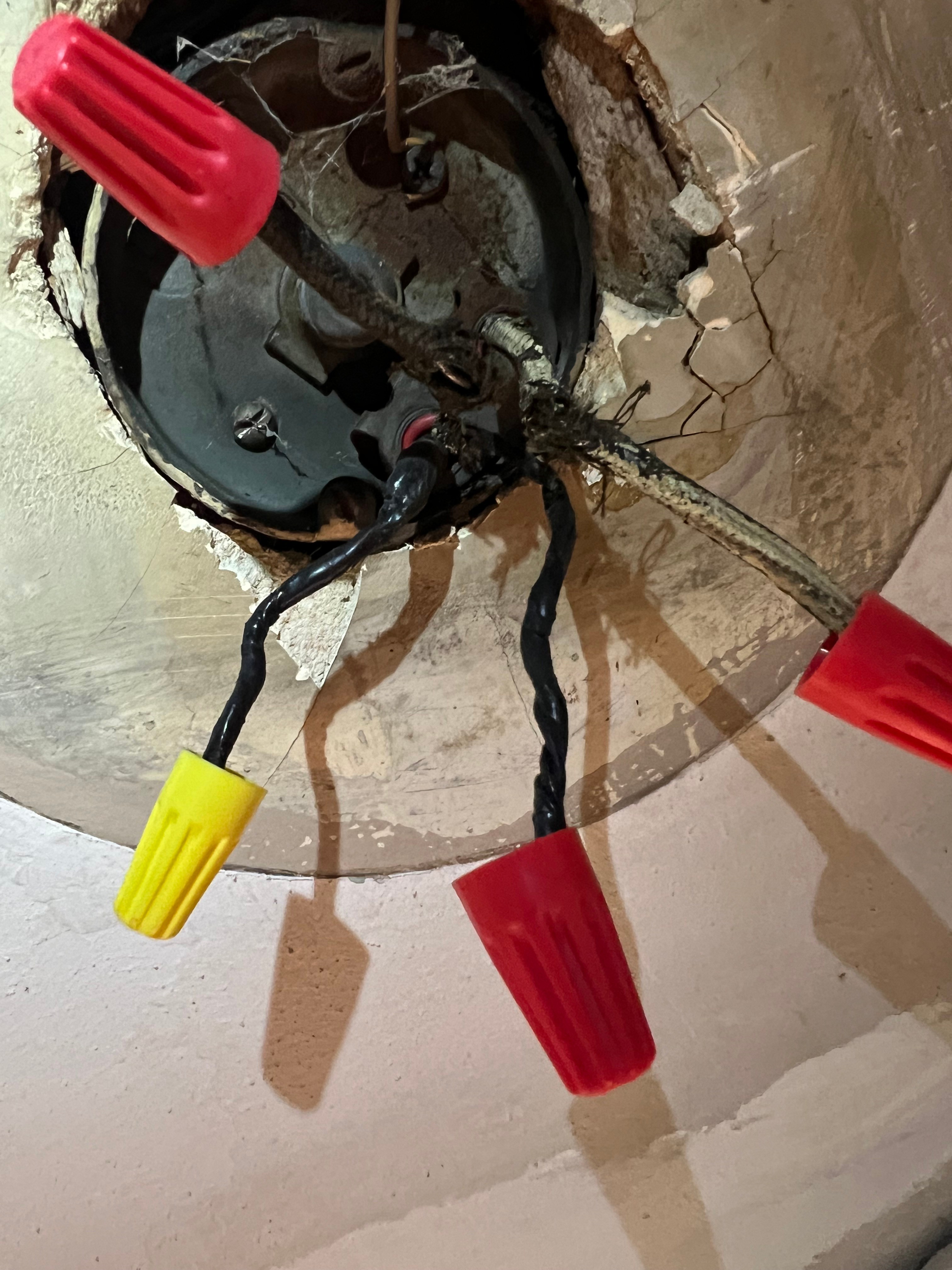 5 wires for ceiling light? - Home Improvement Stack Exchange