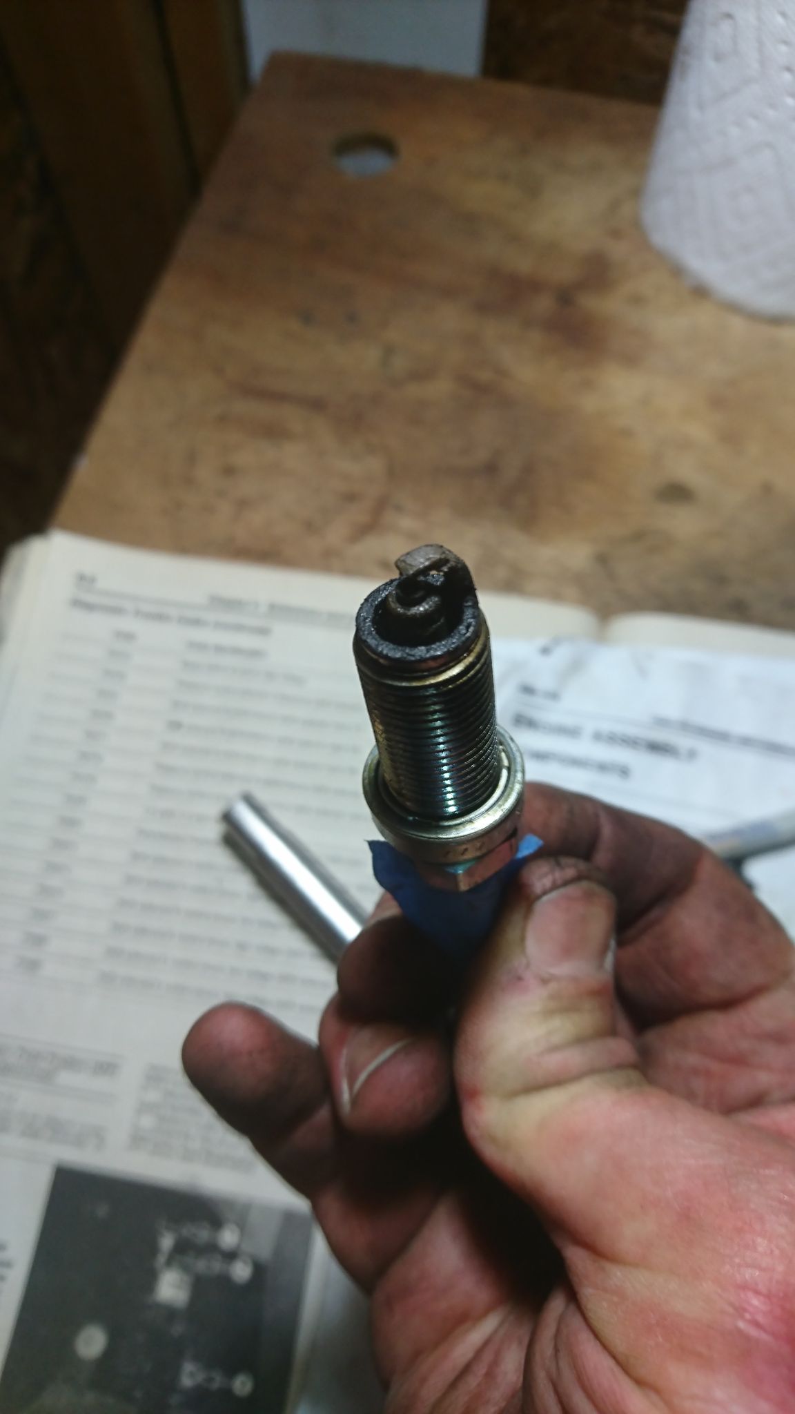 sparkplugs - Black soot on spark plugs - Motor Vehicle Maintenance