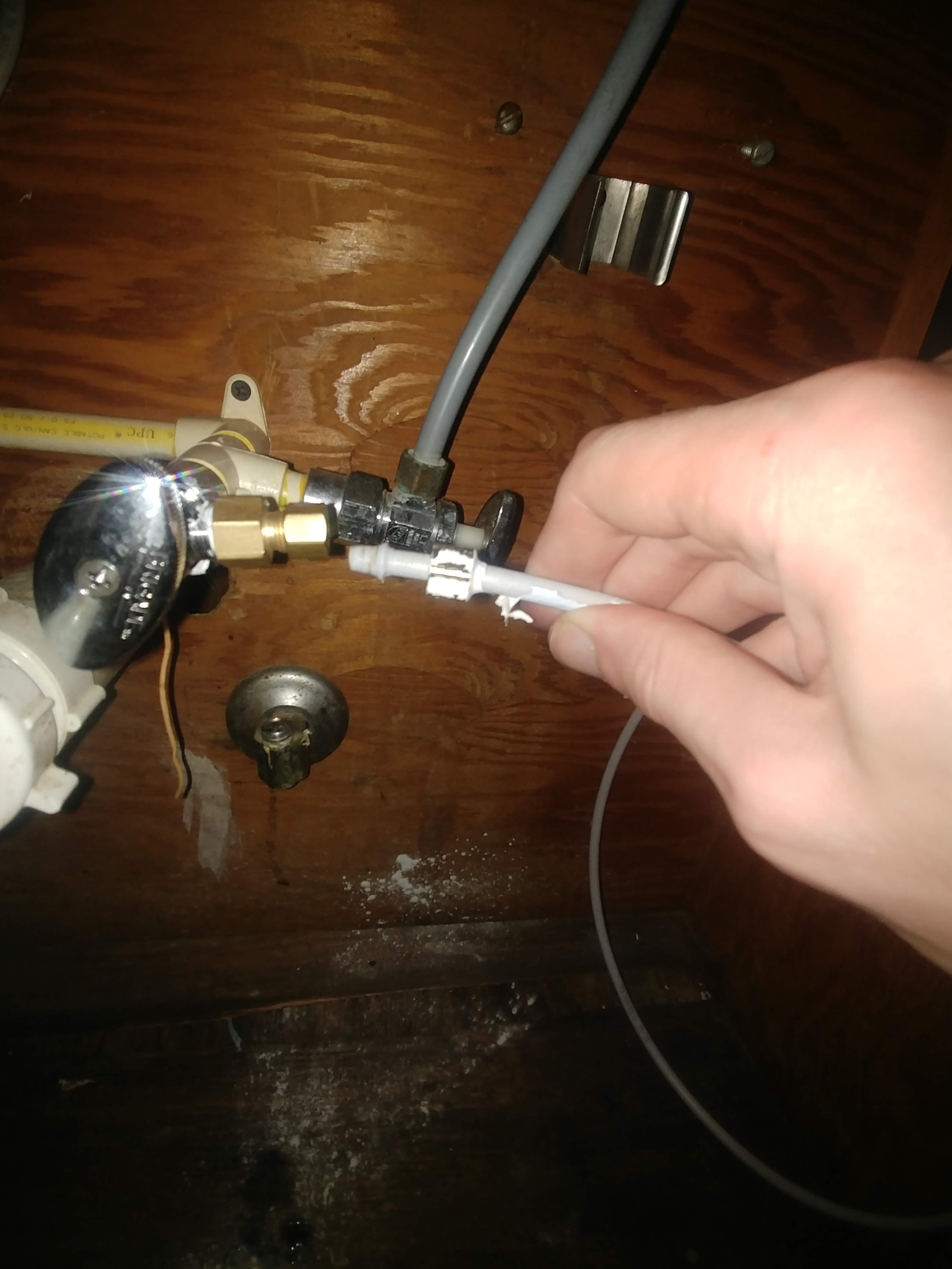 refrigerator - How to connect weird fridge water line - Home