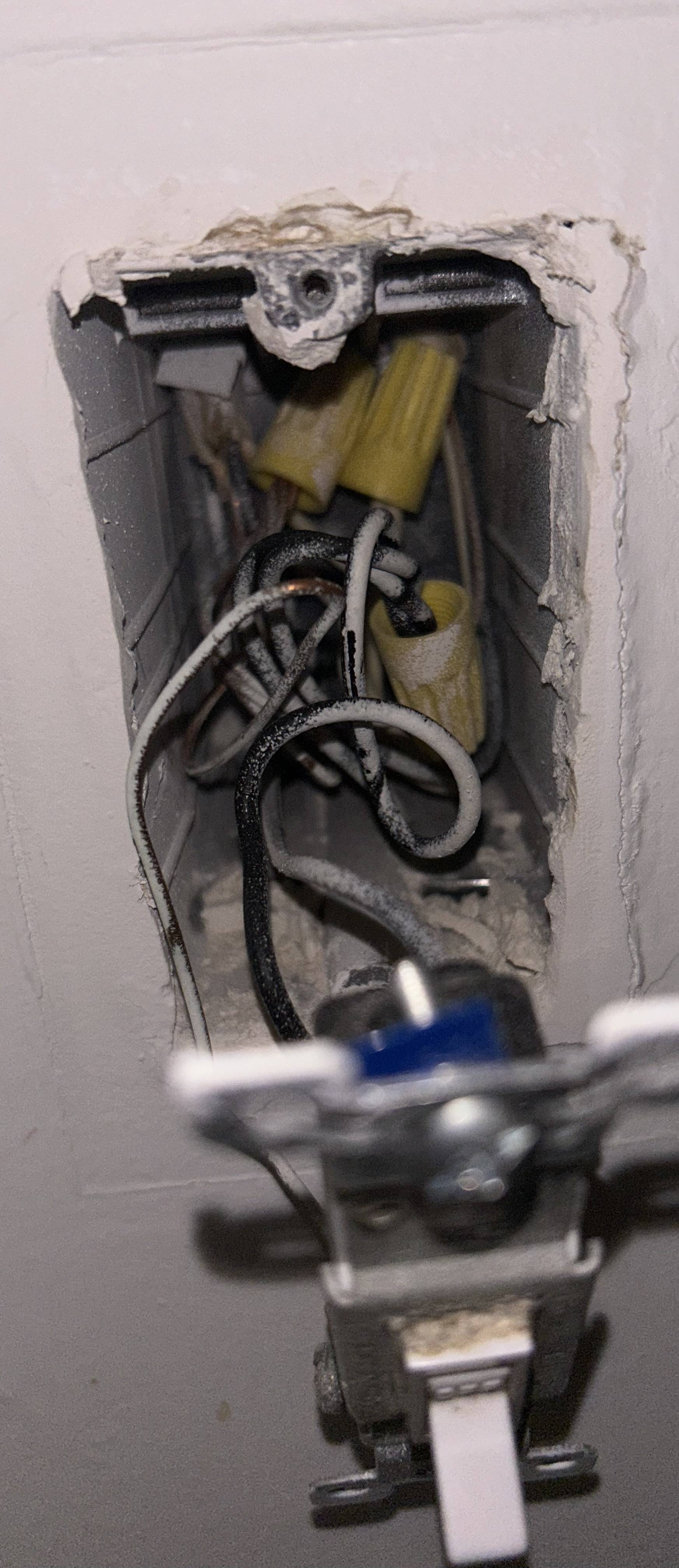 electrical - Can I safely hook up an outlet to this light switch