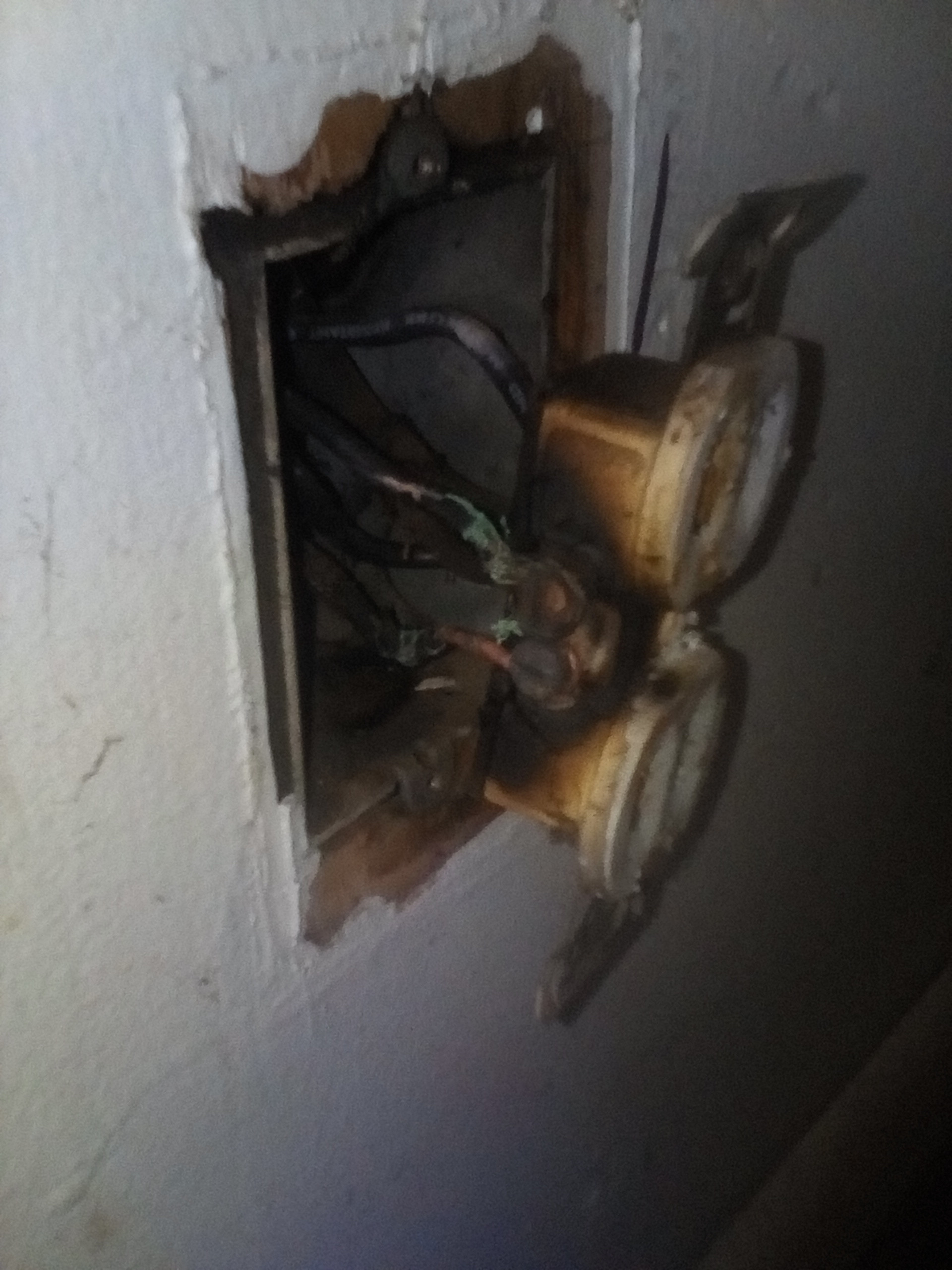 receptacle - Wall outlet in house are burnt in wall - Home Improvement