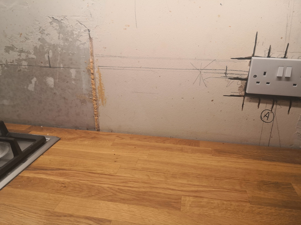 Tiling kitchen spashback with gap between worktop and wall Home