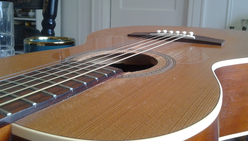 Steelstring parlor guitar effect on tuning stability when changing