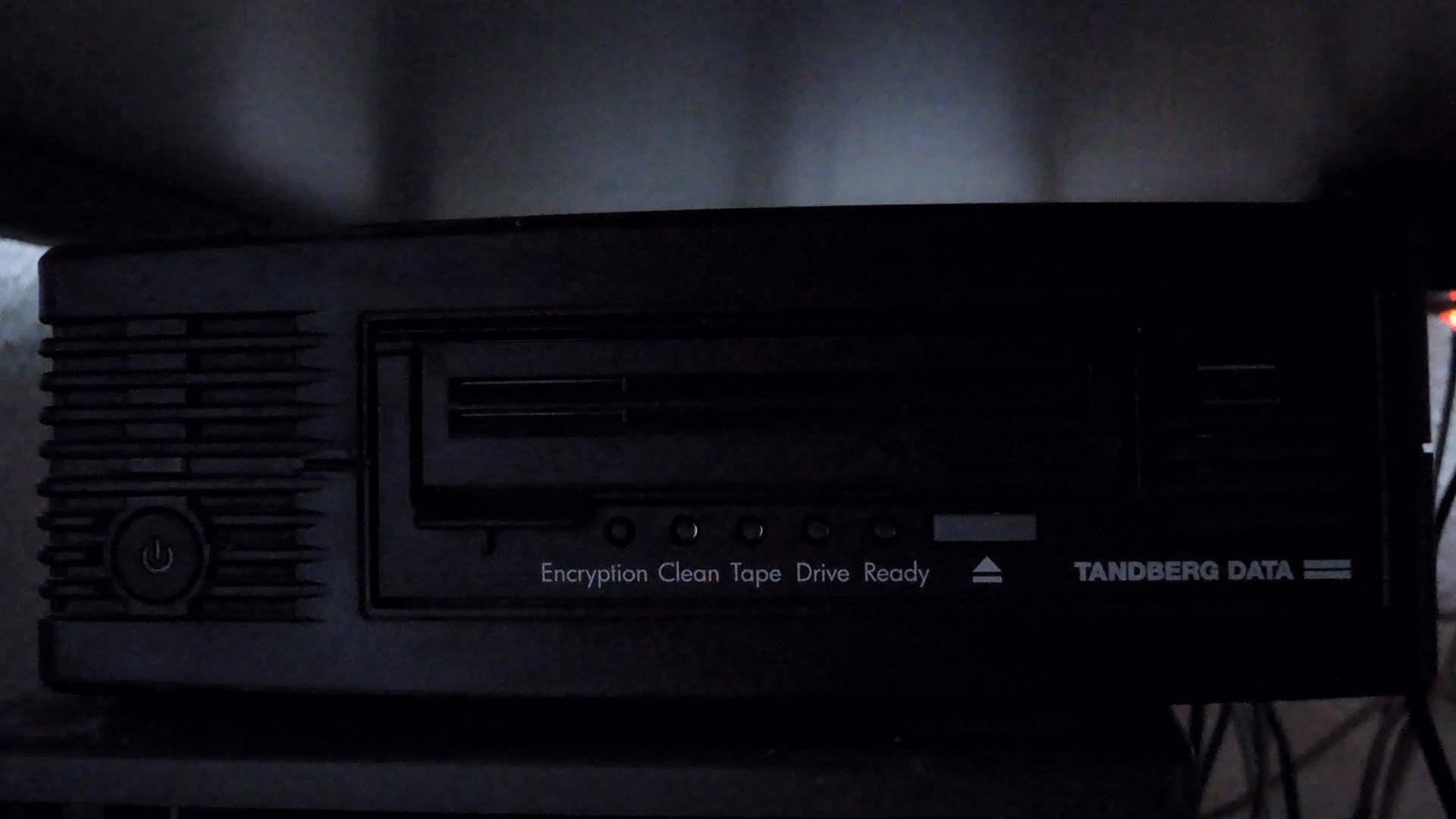 backup What does it mean, if all LEDs of an LTO6 drive are flashing