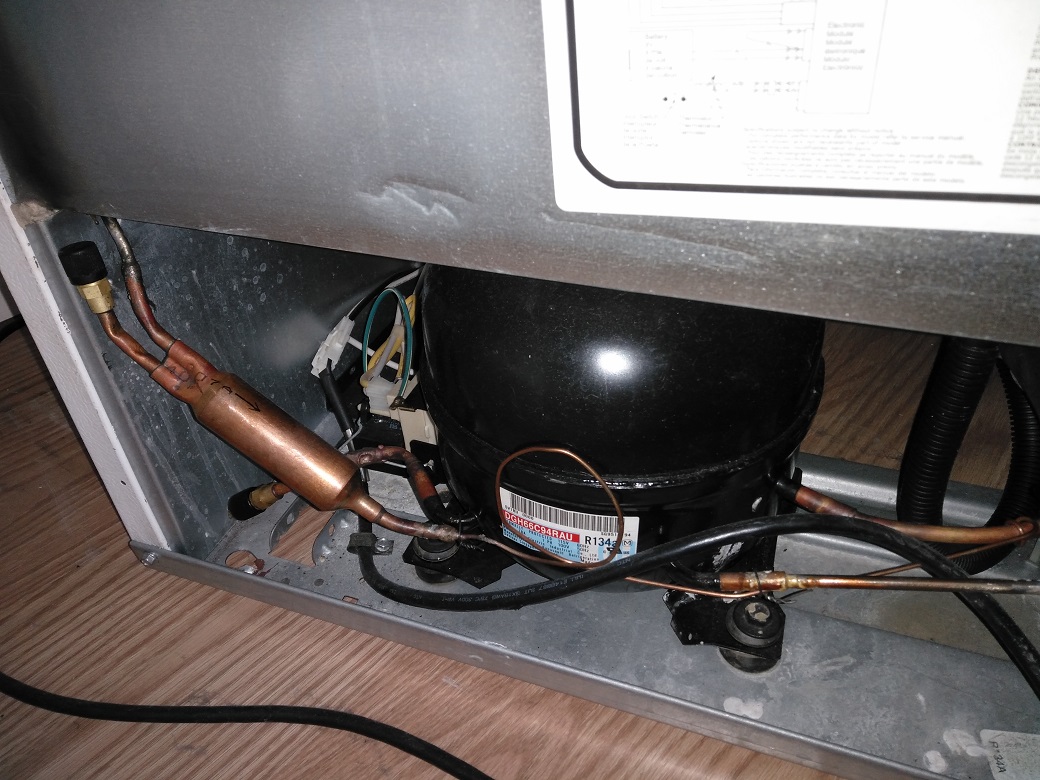 refrigerator Which pipe to use to topup refrigerant in a freezer