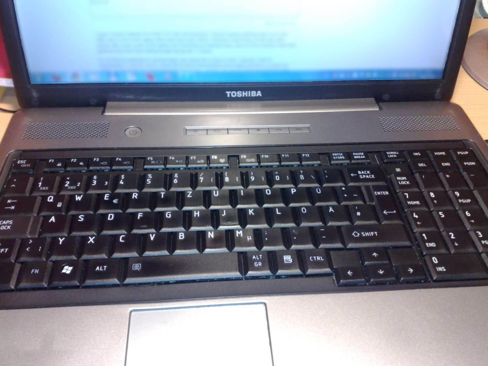 cleaning How to clean a keyboard in Toshiba laptop? Super User