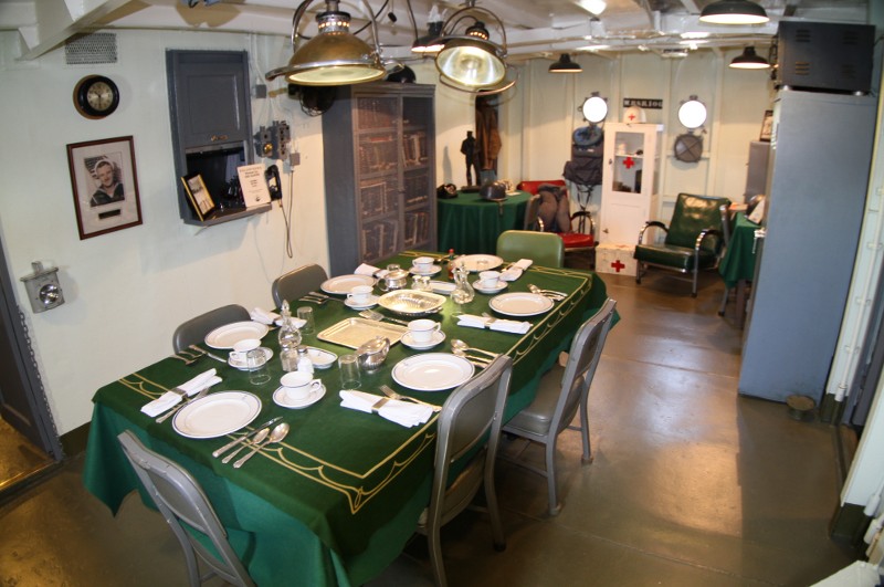 “War room” and “Wardroom” English Vision