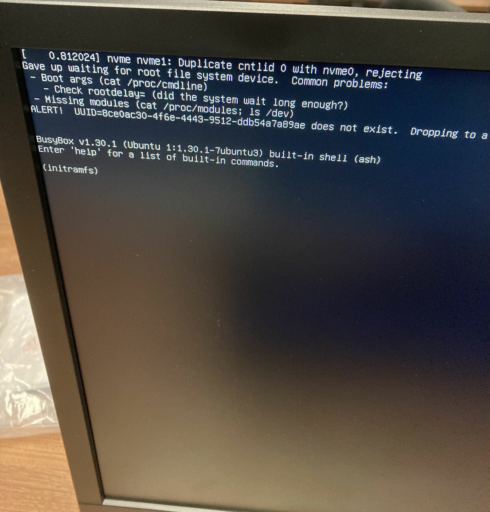 initramfs Boot Failure "nvme nvme1 Duplicate cntlid 0 with nvme0, rejecting" after