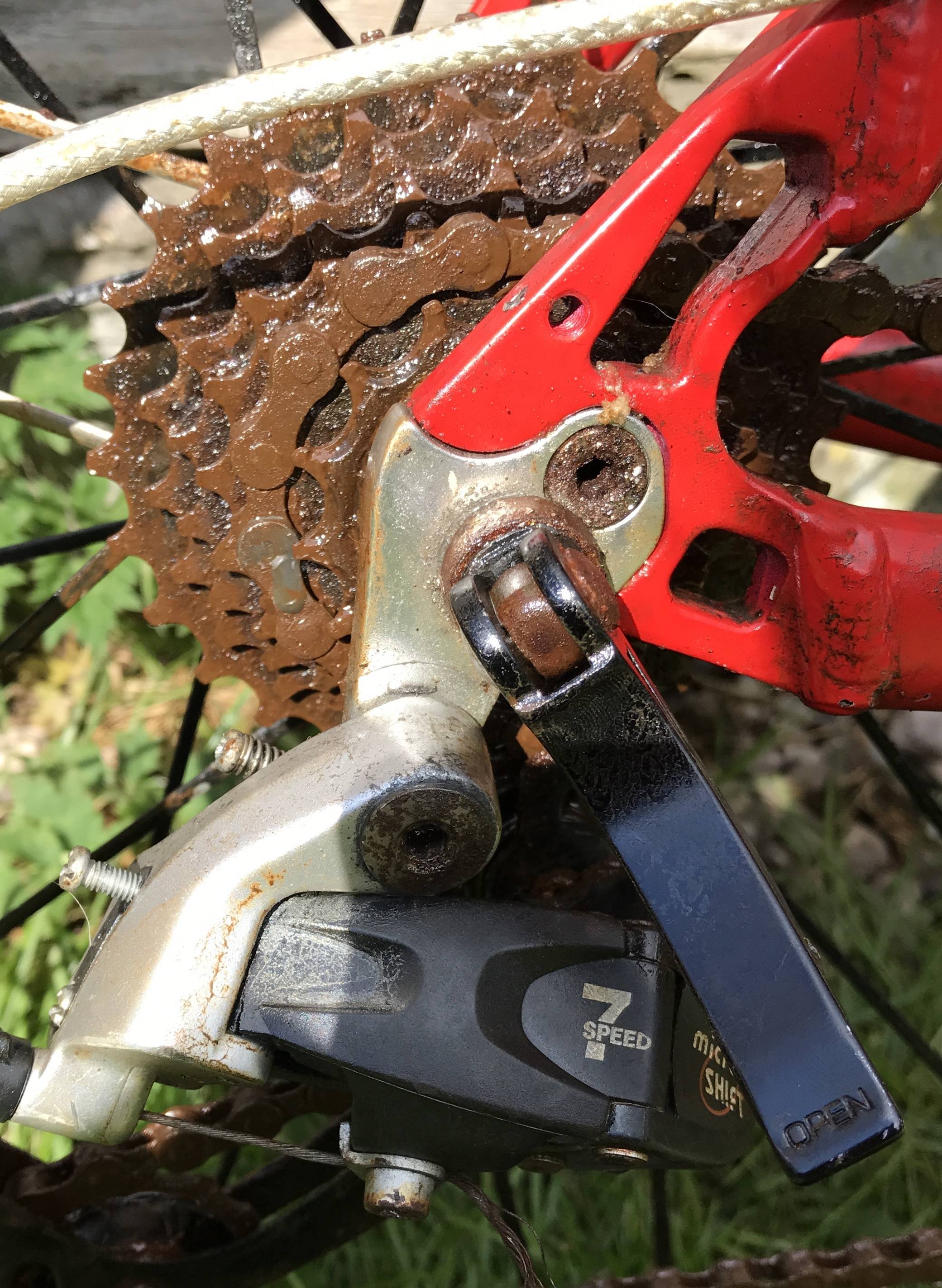 atmosfera Mnogo opasnih situacija Takmičari direct mount vs hanger derailleur Pogoditi