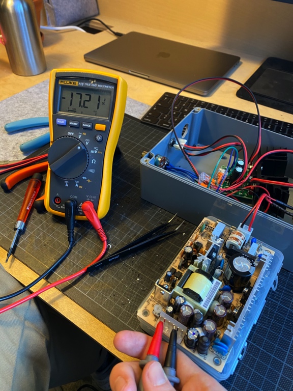 Mean Well power supply gives wrong voltage output