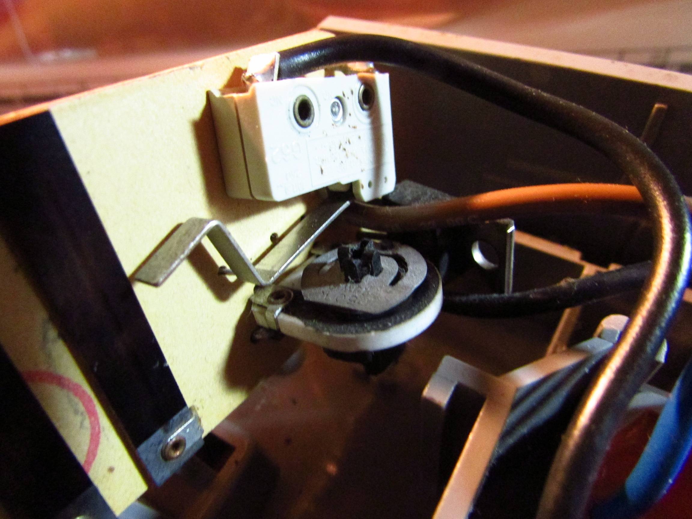 resistors Troubleshooting Power Issue in Bernina 290 Foot Pedal