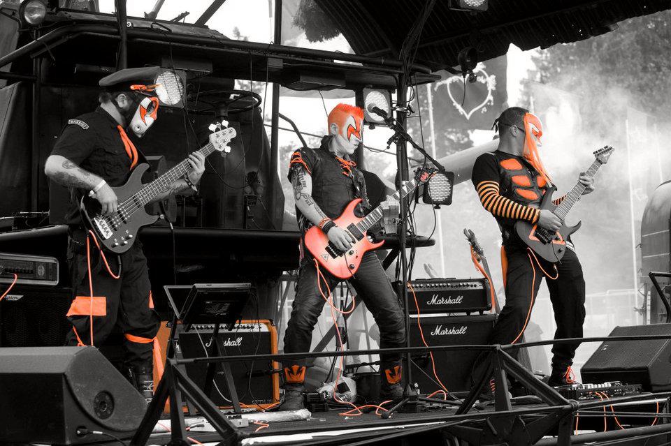 technique What's the proper right arm position for an electric guitar