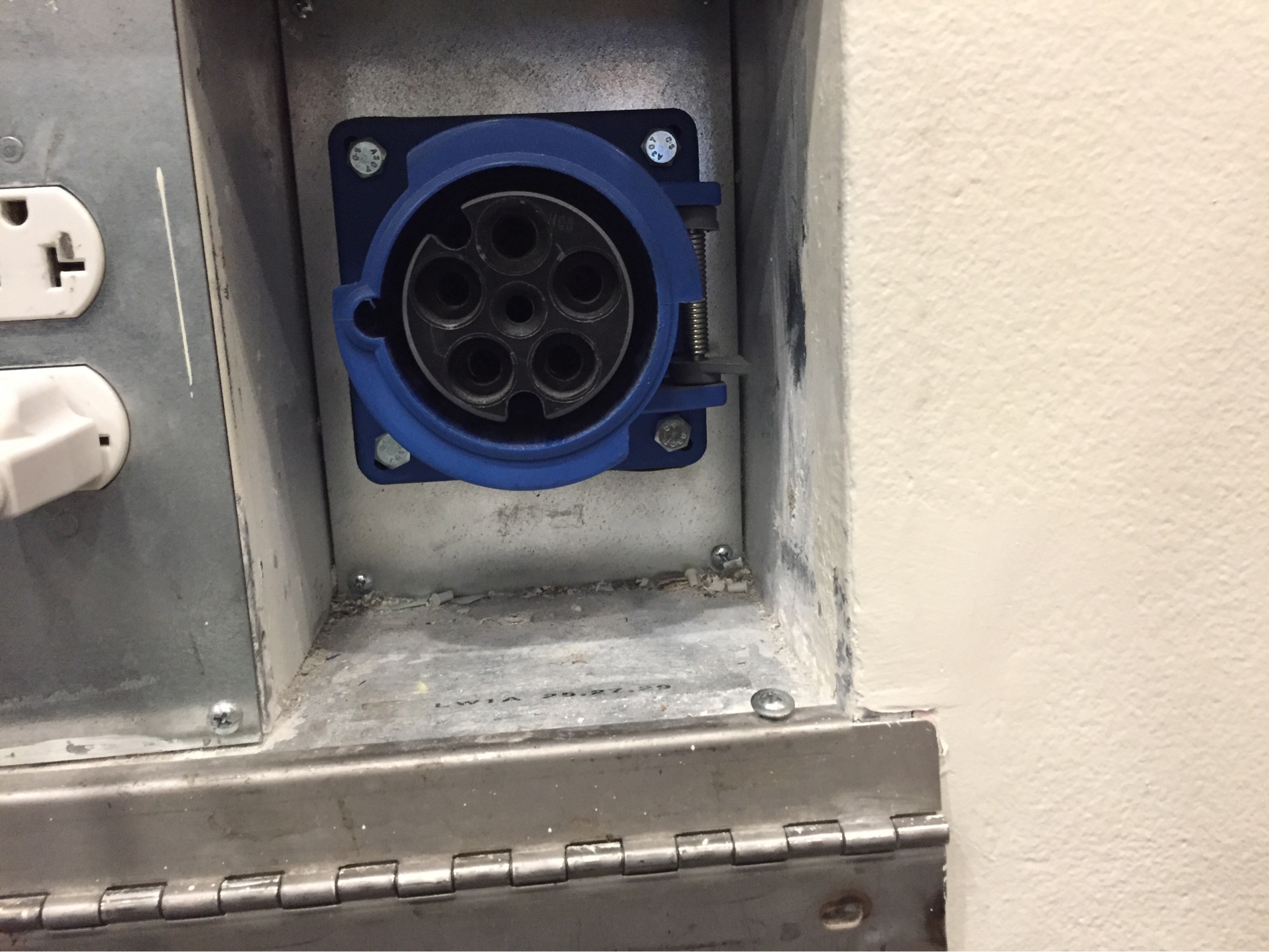 outlet - What is this connector - Engineering Stack Exchange