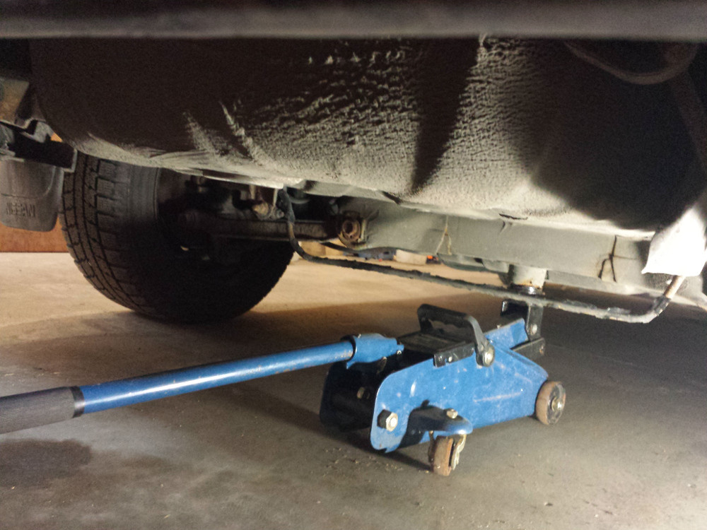 nissan Is it possible to bleed brakes without using floor jack