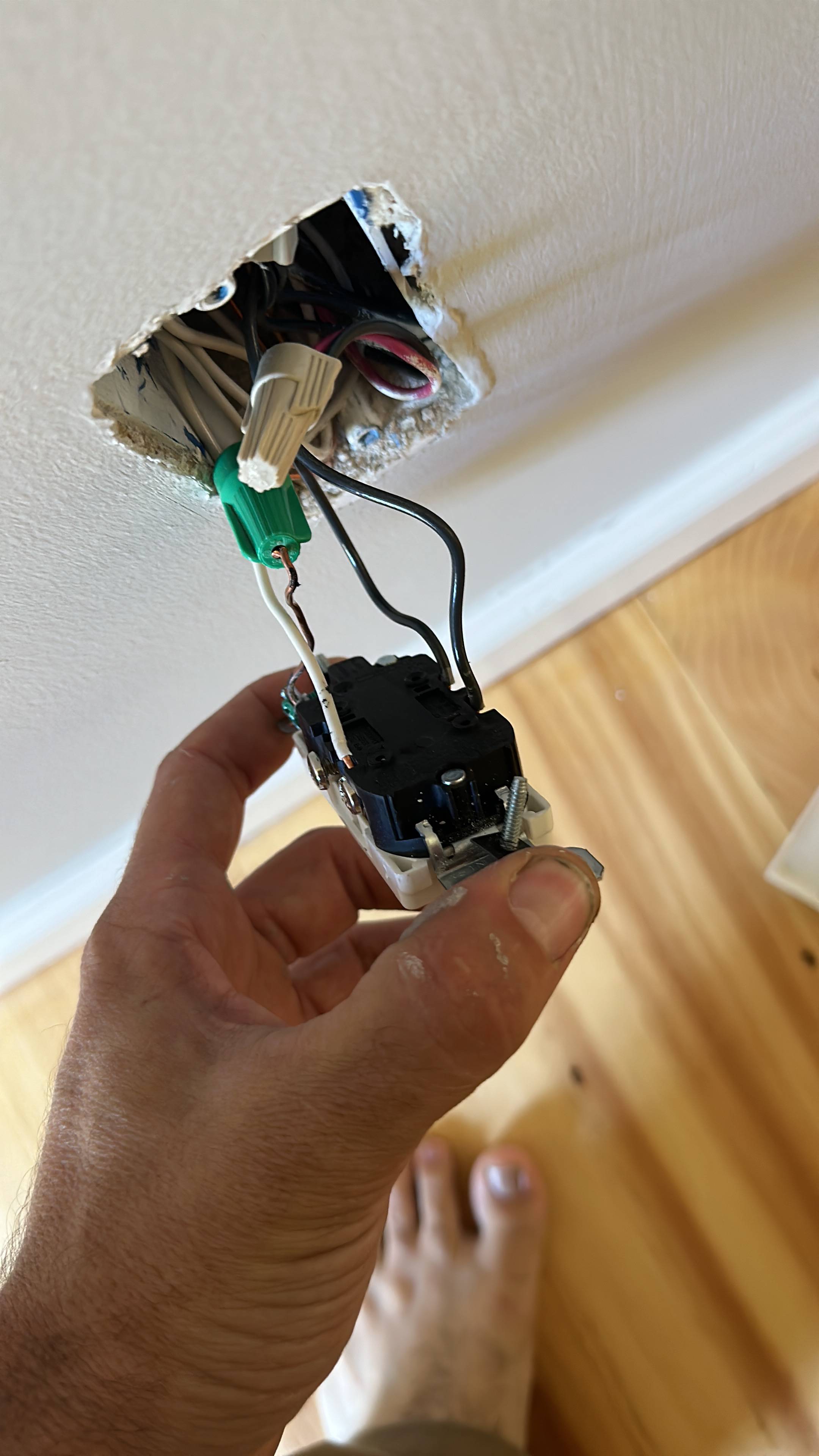 electrical - Which outlet is switched? - Home Improvement Stack Exchange