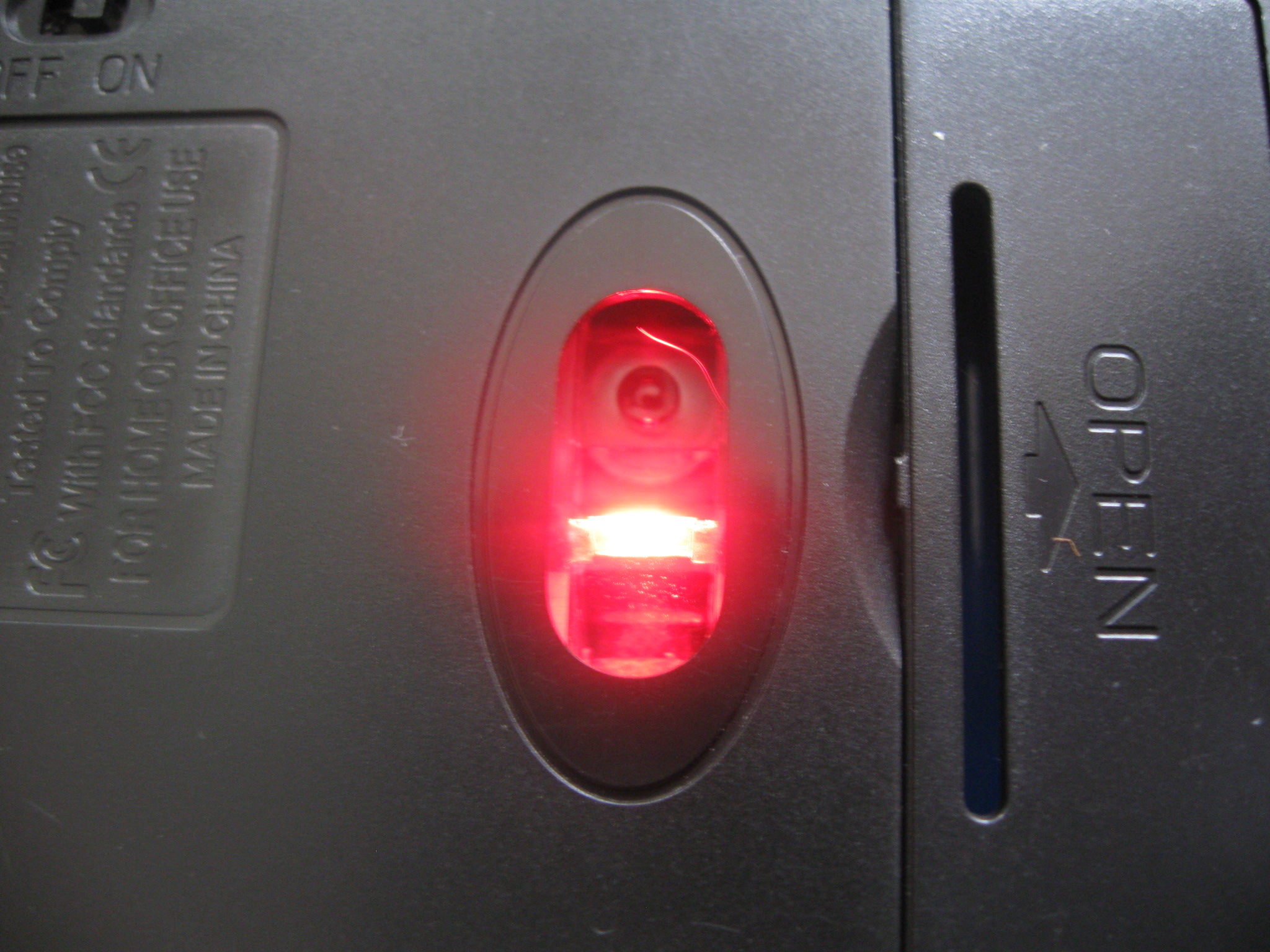 mouse — マウスポインターがピクピク動くのはなぜですか？
