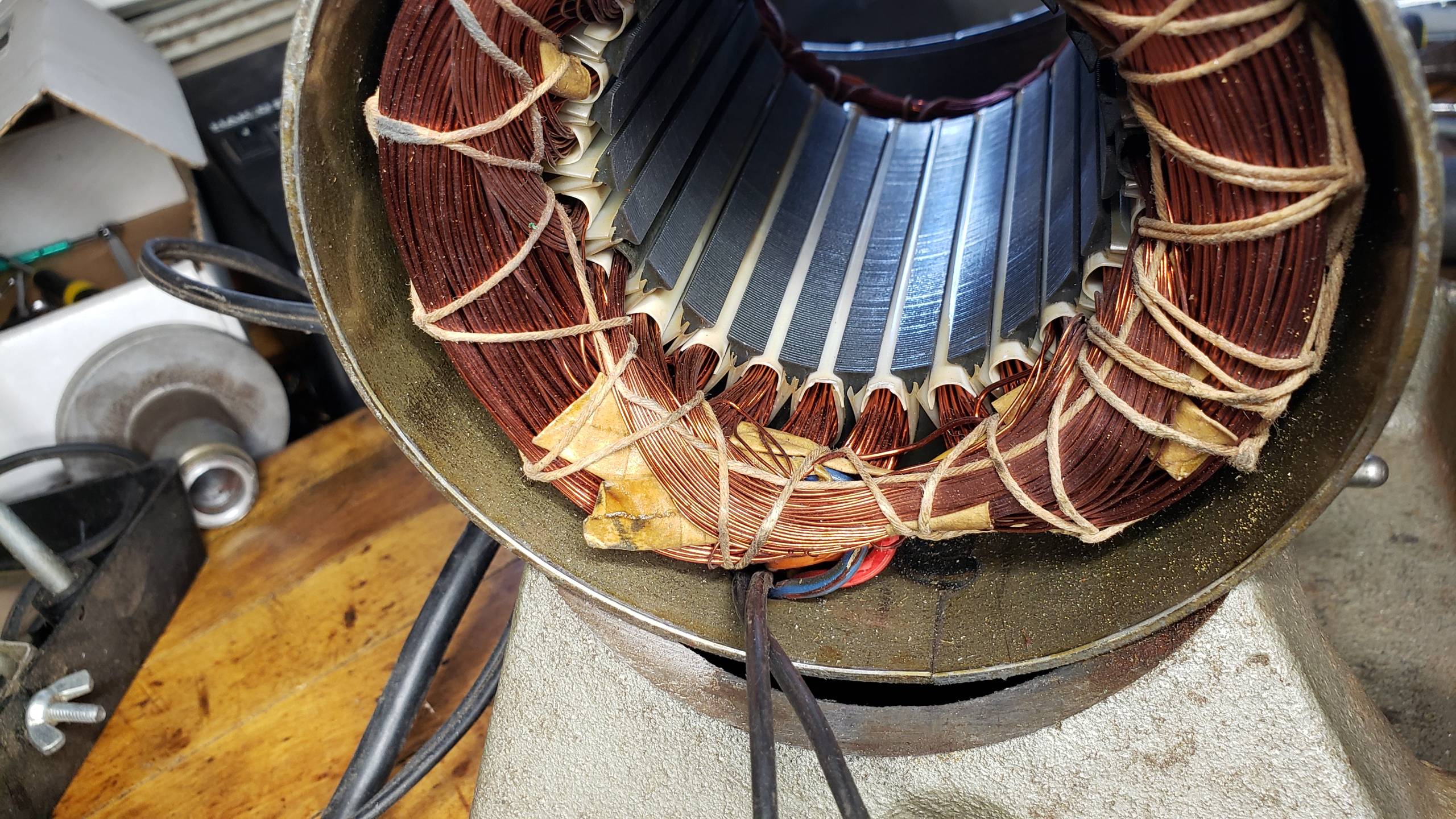 Electronic Is this motor humming because of a short circuit