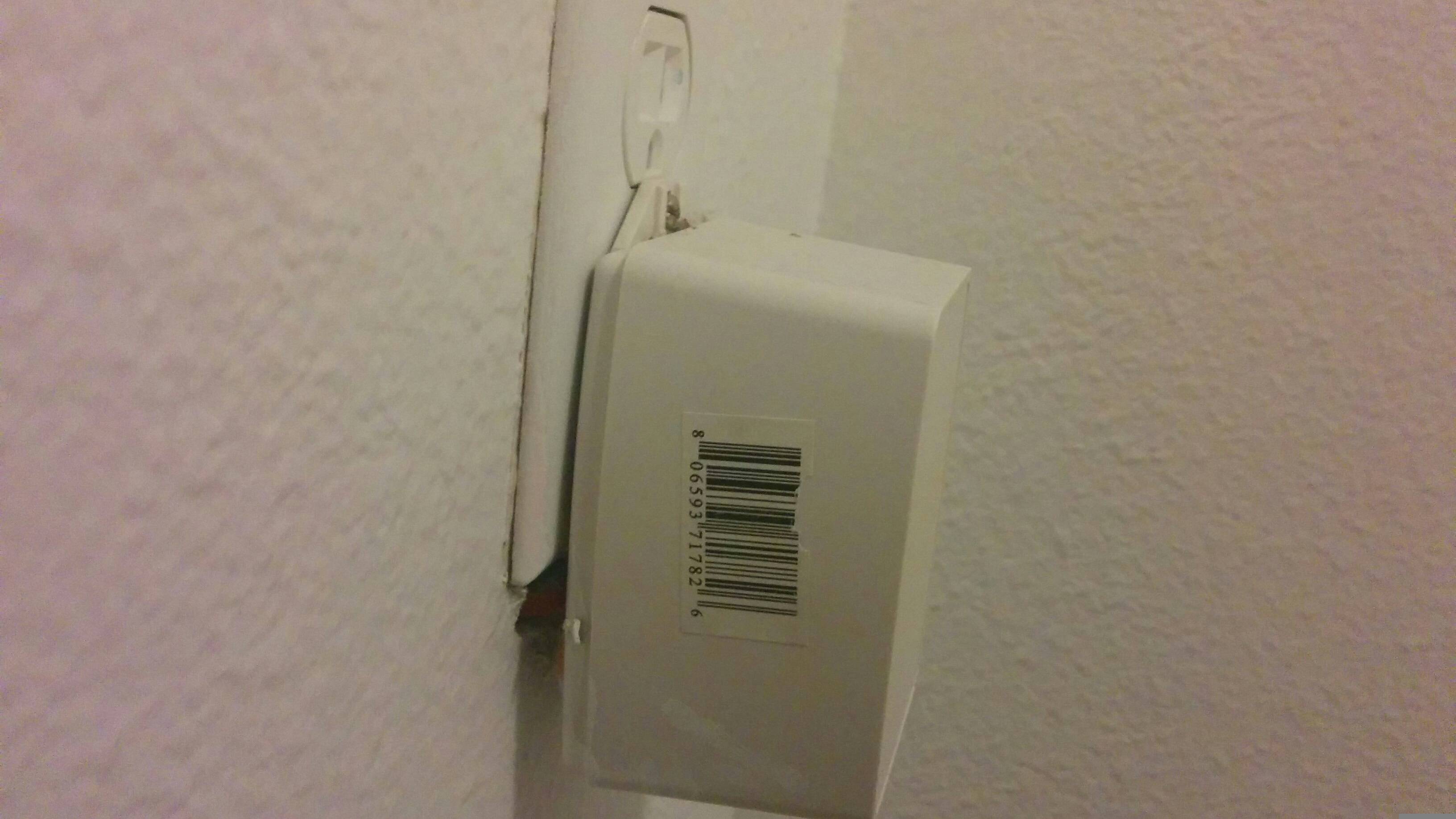 electrical Can anyone tell me what this little white box on my outlet