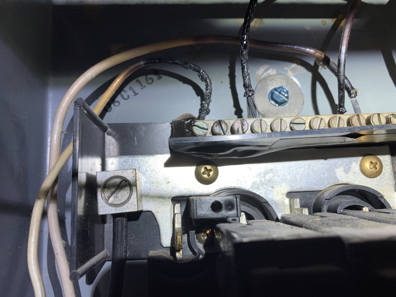 subpanel Why are all the neutral wires in a sub panel burnt or melted