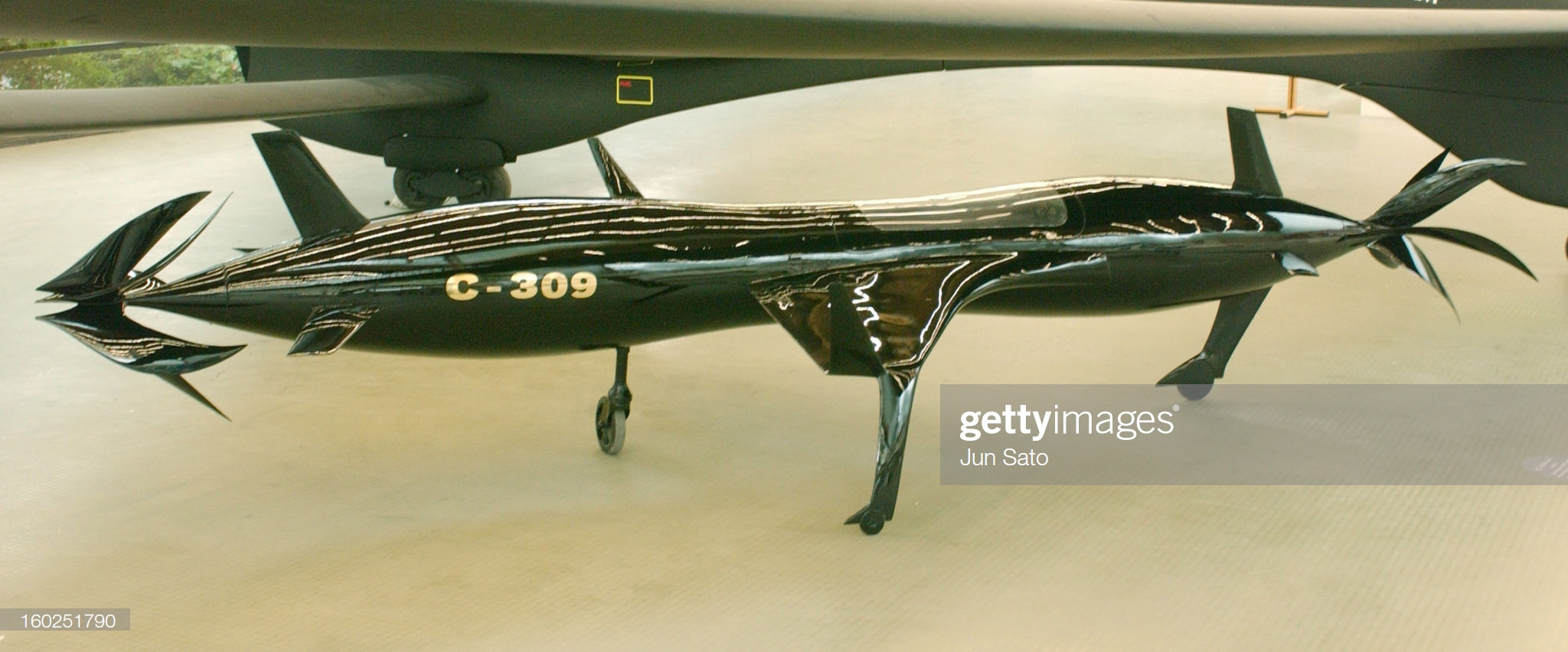 What are the aerodynamic design principles behind the "supersonic