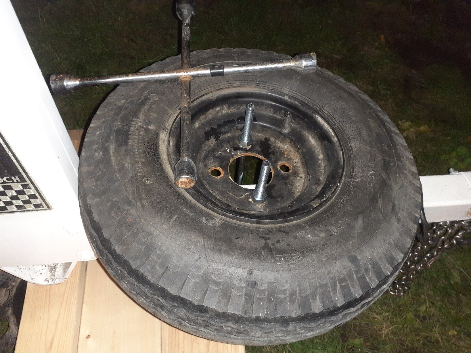 lug nut Trailer spare tire mount Ubolt threads too long for lug wrench Motor Vehicle