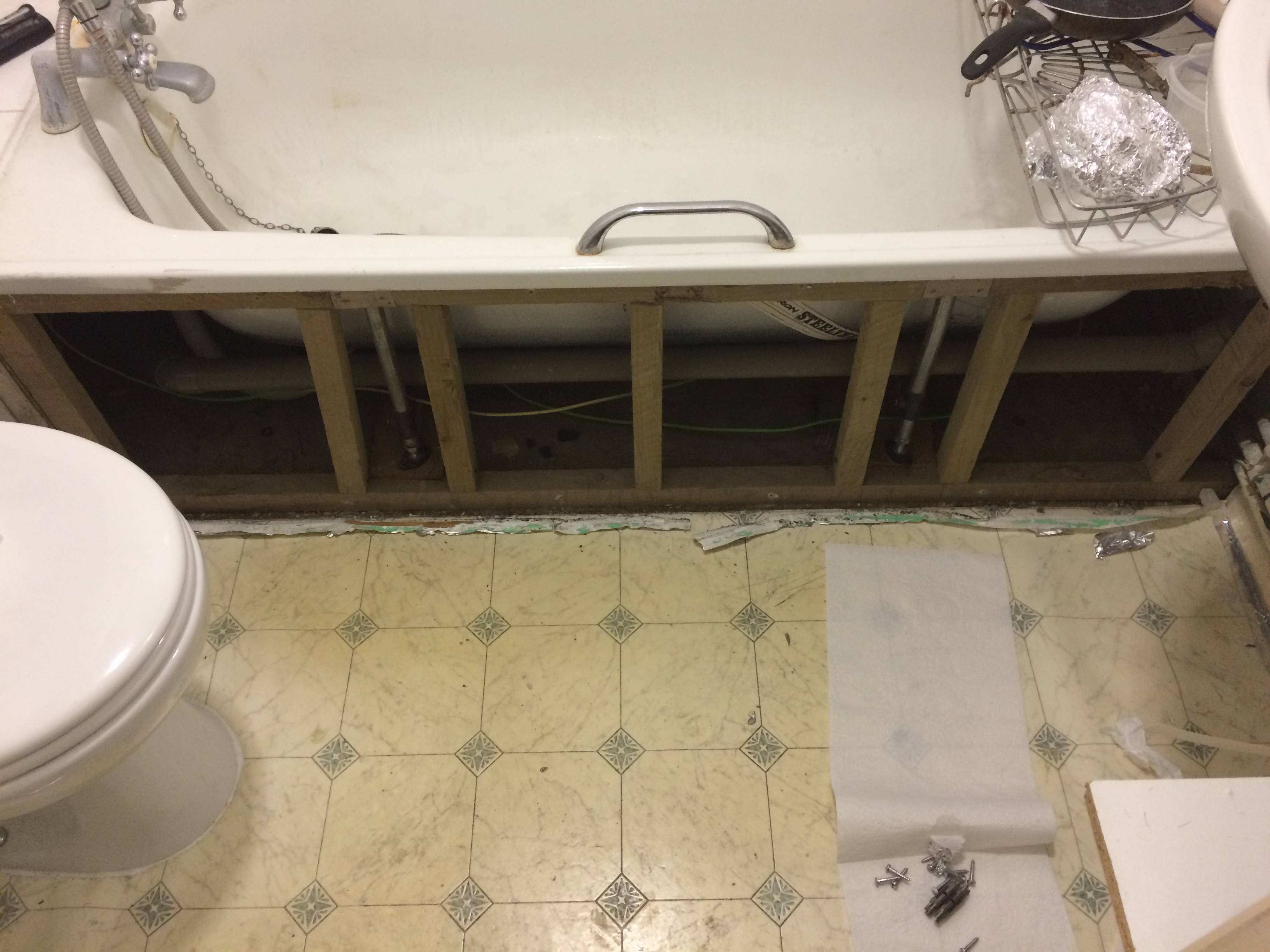 Does the mold on this bathroom panel look like it can be washed off