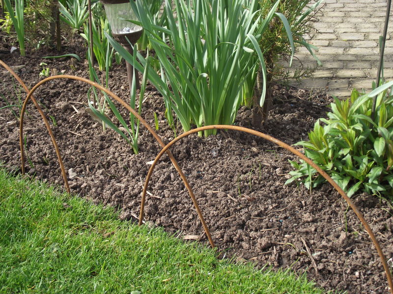 fence Rods (either metal, bendable PVC or..?) options for creating a