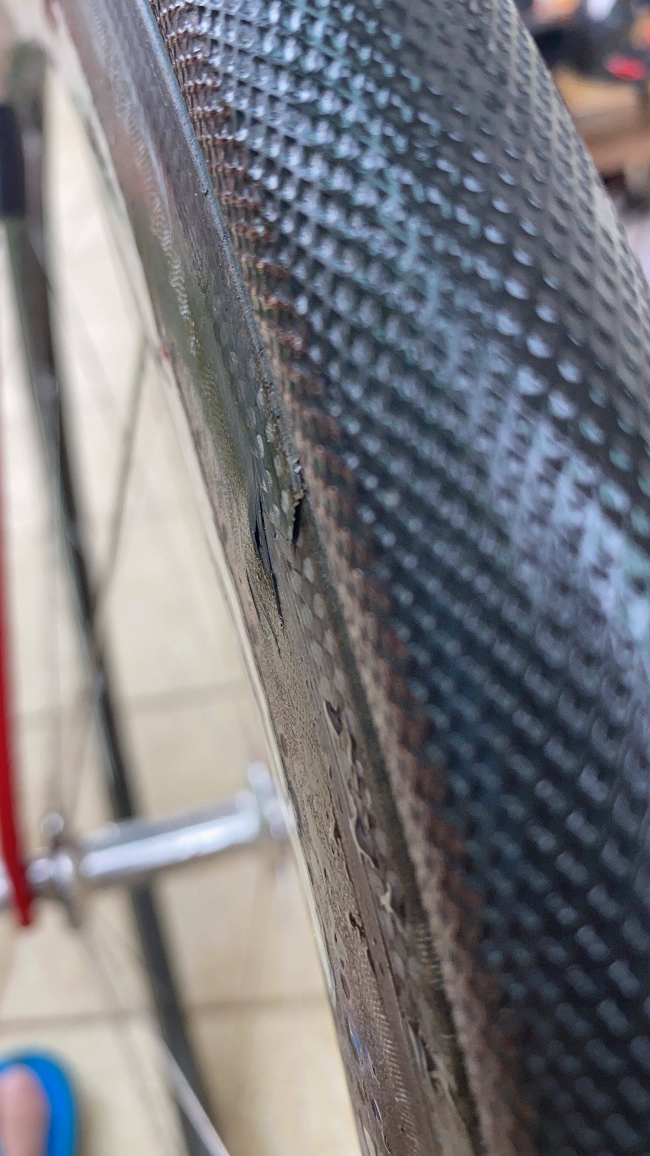 crack Is it safe to ride on cracked carbon rims (Zipp 404 Firecrest