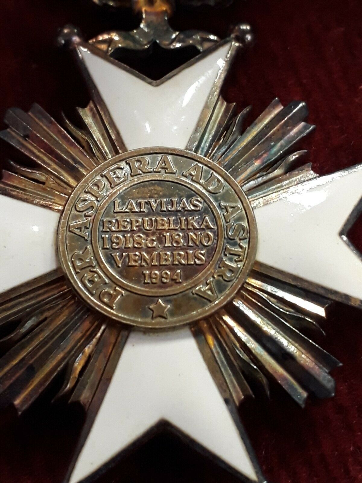 visible light What does rainbowcoloredmetal mean in the item that