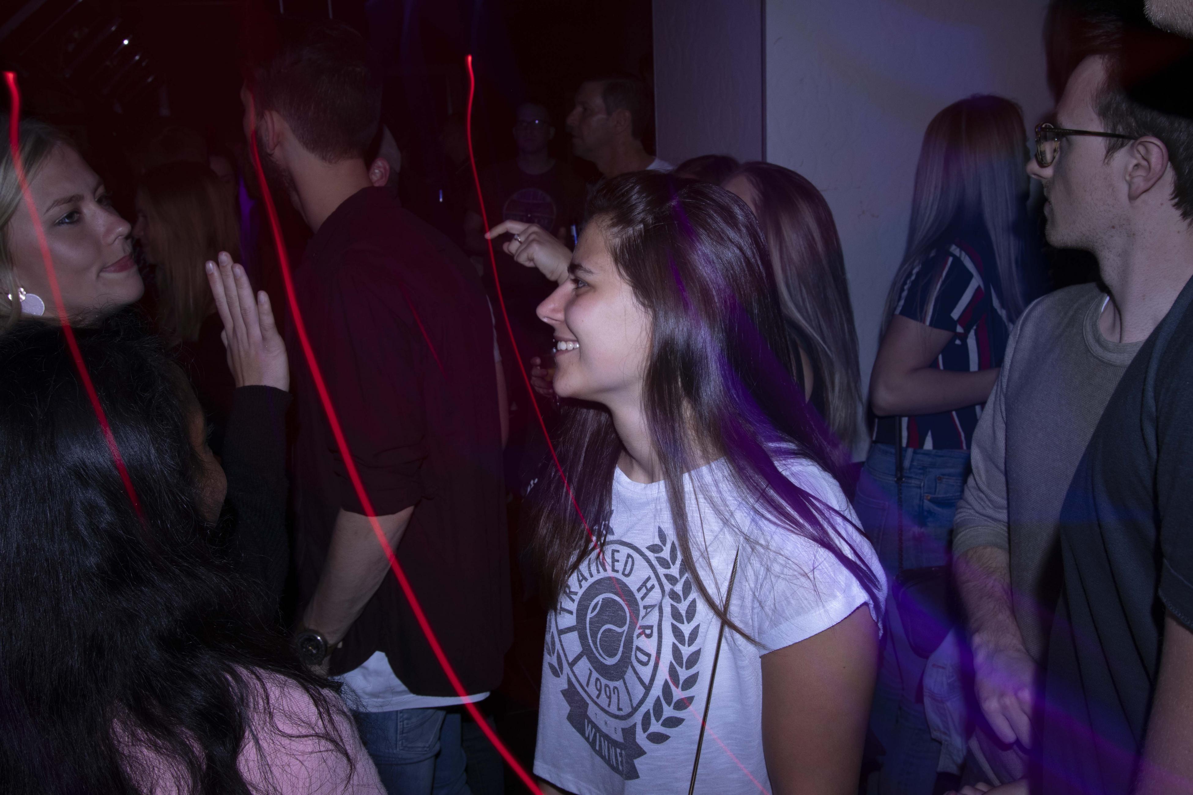 canon How to shoot nice shots in indoor Photography