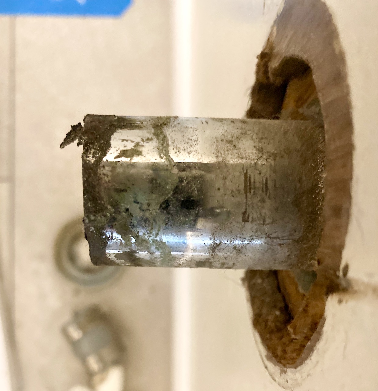 plumbing 11/4 brass sink drain pipe stuck in larger cast iron elbow