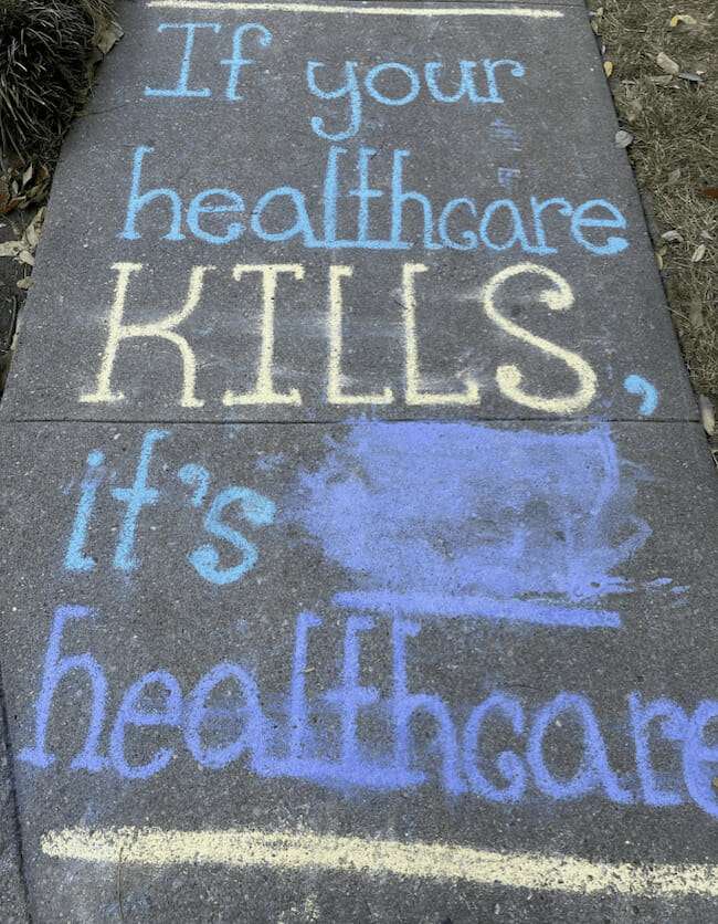 united states Is it legal to remove chalk drawings on public property