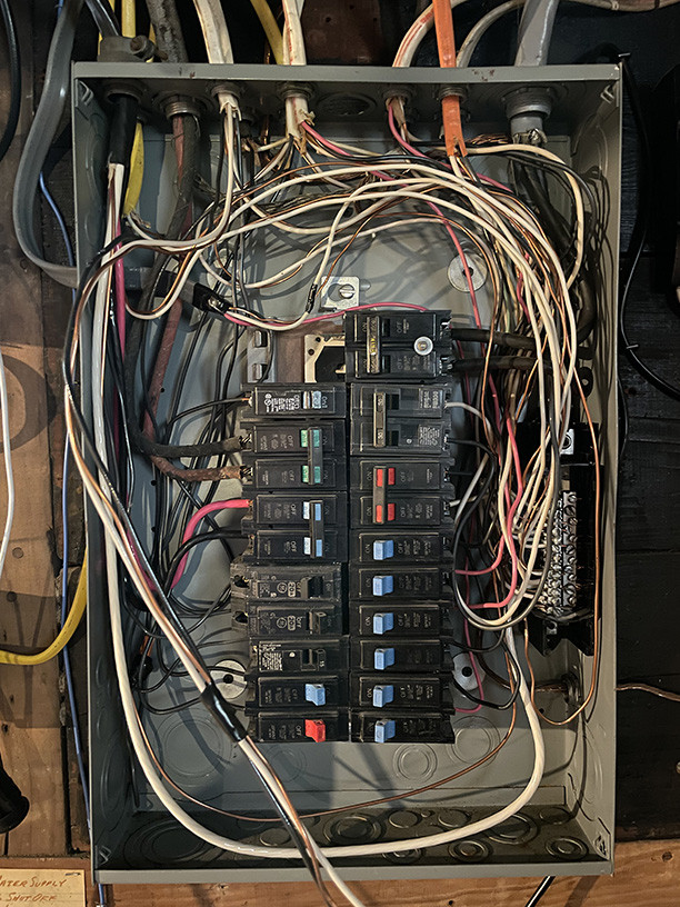 electrical Installing an additional ground bar in a vintage main