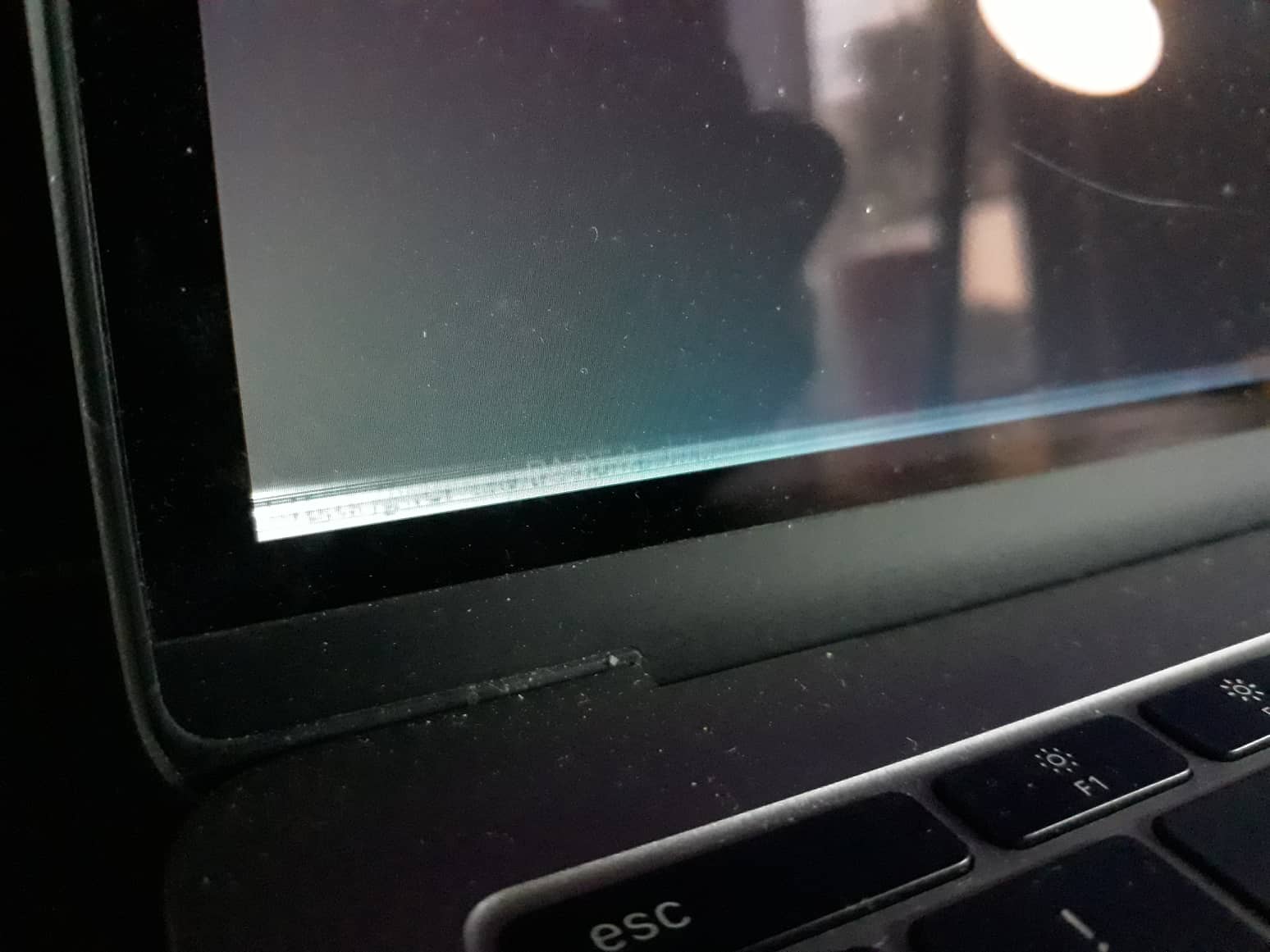 macbook pro Black line on the lower screen. Macbookpro2017 Ask
