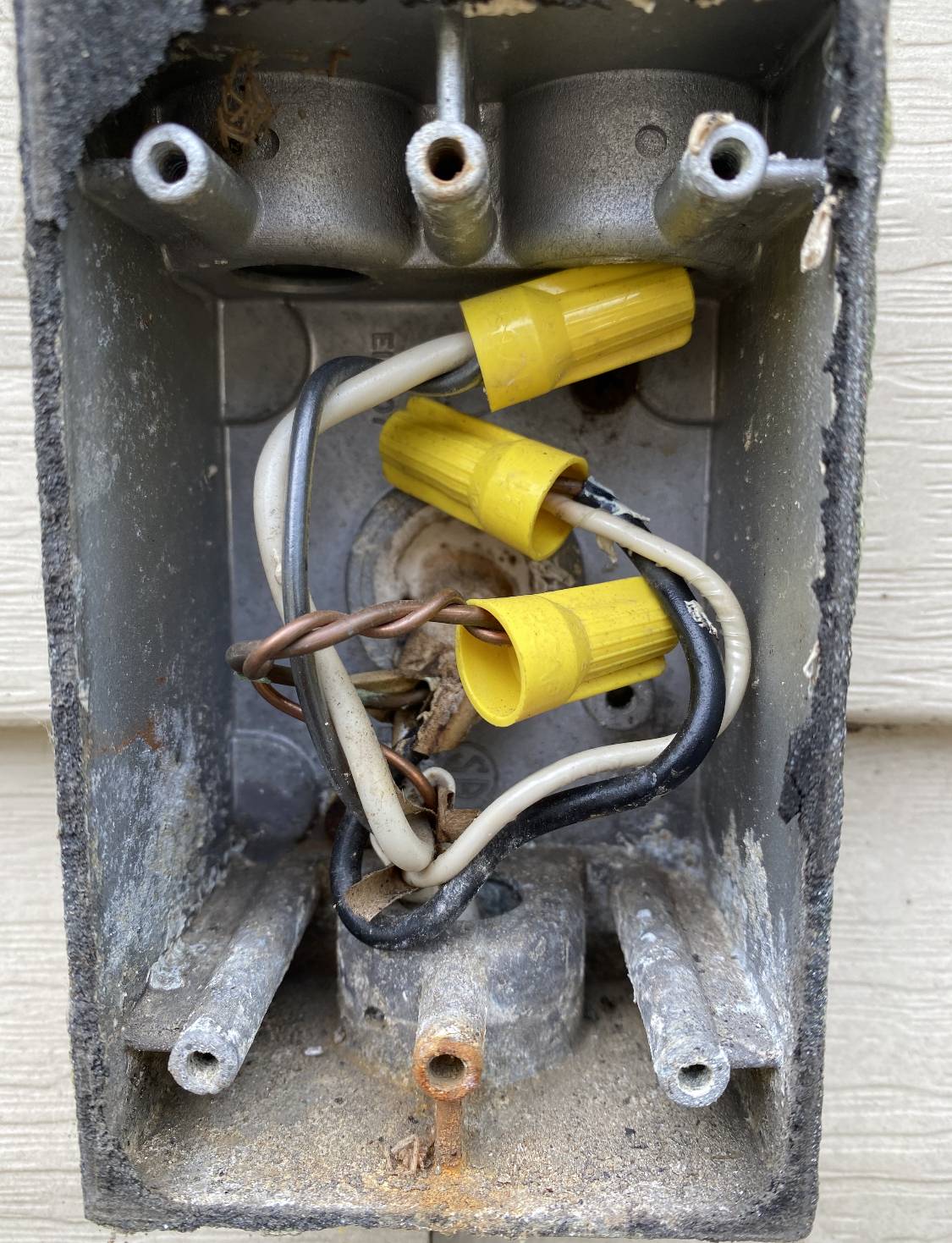 electrical - Can I put a GFI outlet here? - Home Improvement Stack Exchange