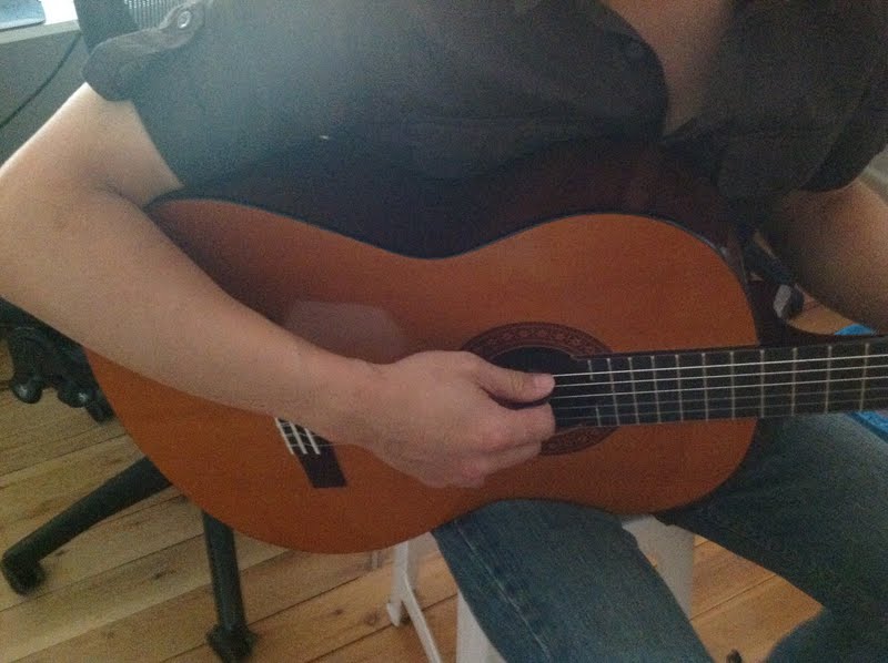 technique What's the proper right arm position for an electric guitar