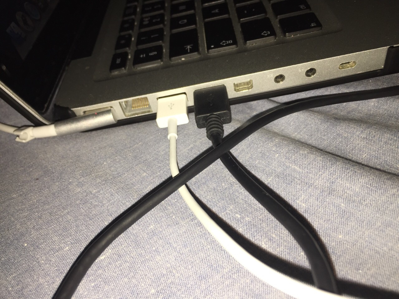 television Can I connect iPhone 6 to an old Samsung TV