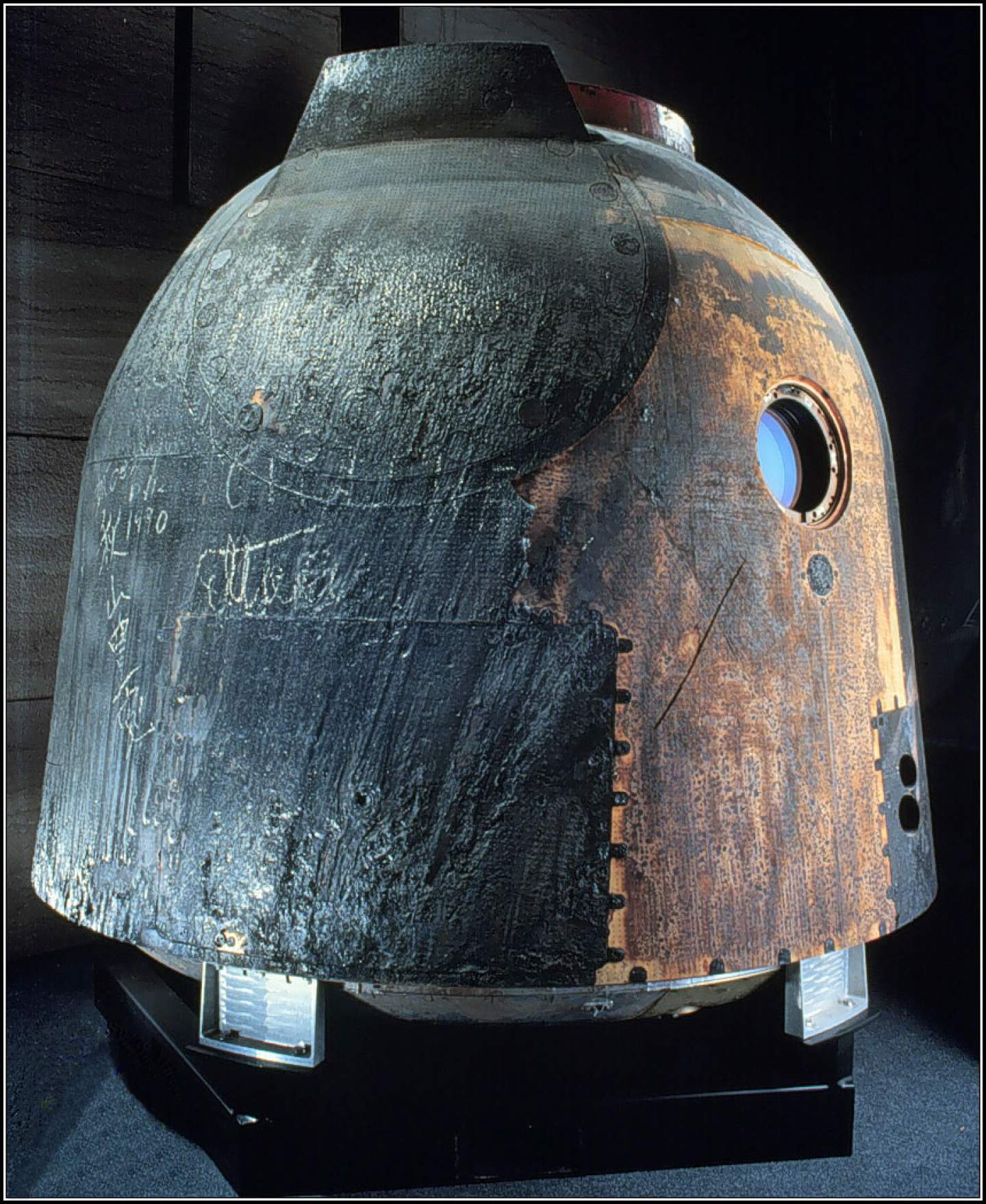 reentry Why does "Tim Peake's capsule" look like it's copper now